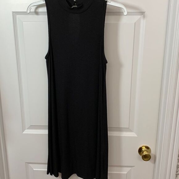 Takara Size small sleeveless dress with keyhole back & button closure - Picture 1 of 7